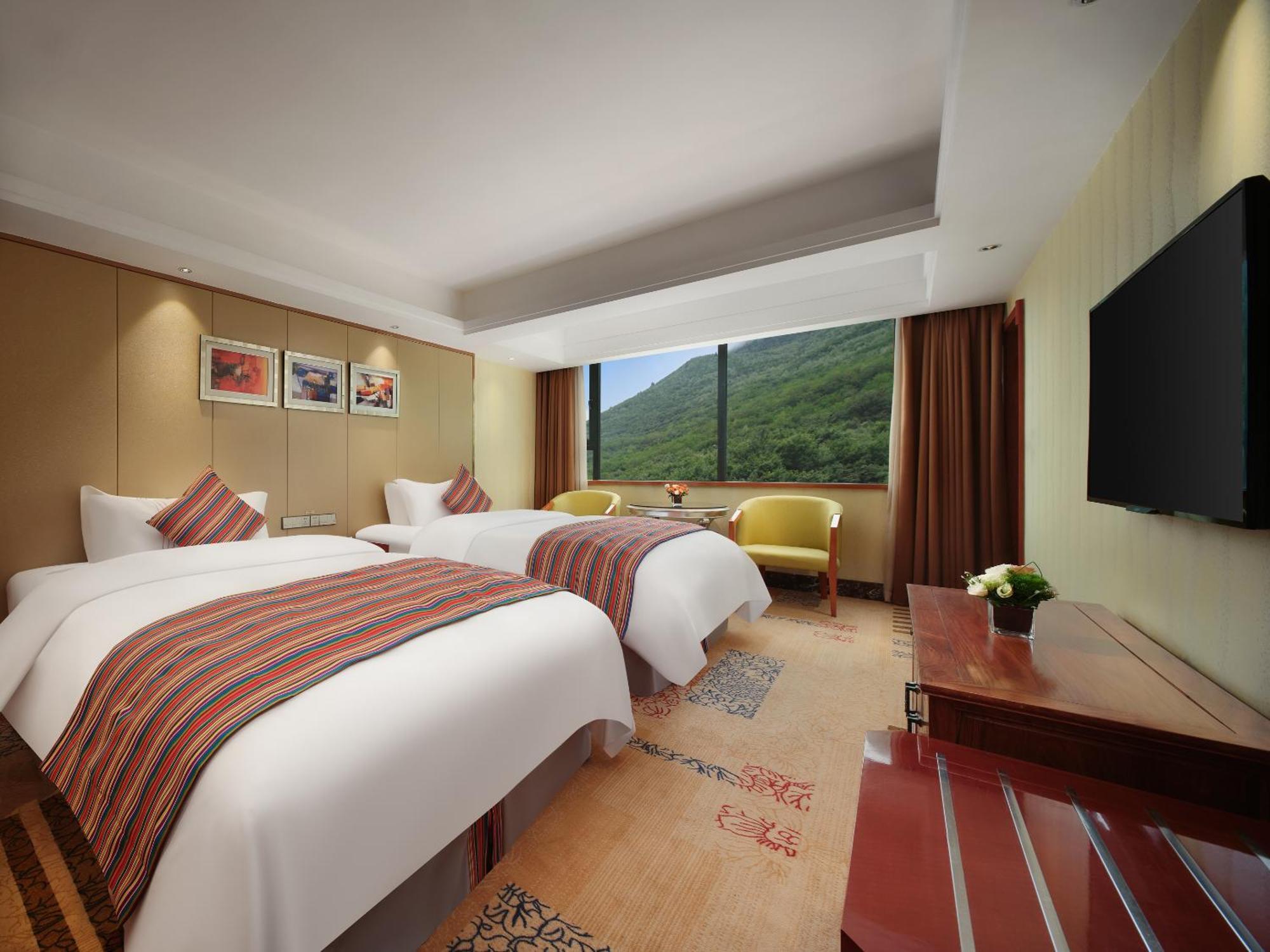 Howard Johnson Tian Yuan Jiuzhaigou Exterior photo