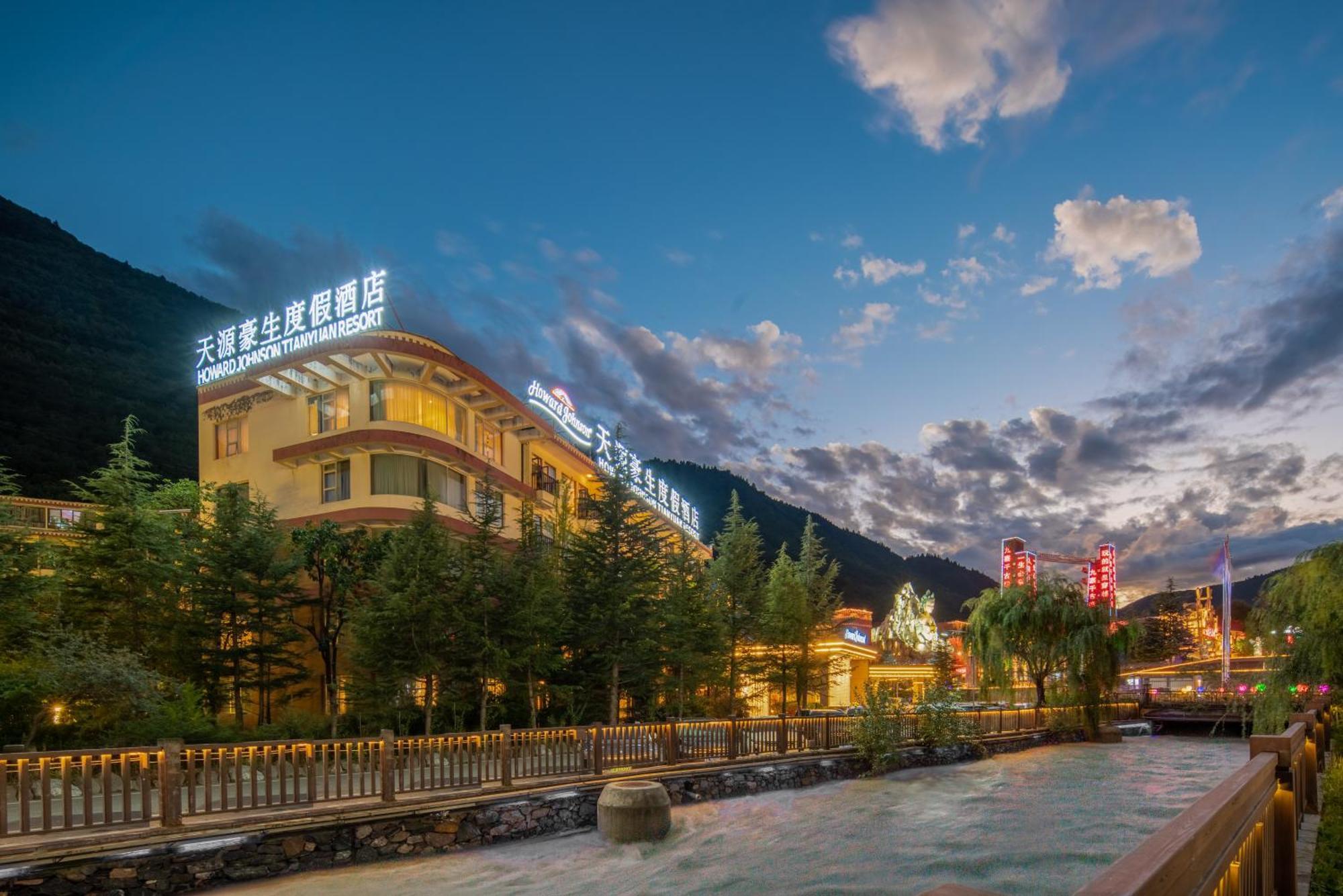 Howard Johnson Tian Yuan Jiuzhaigou Exterior photo