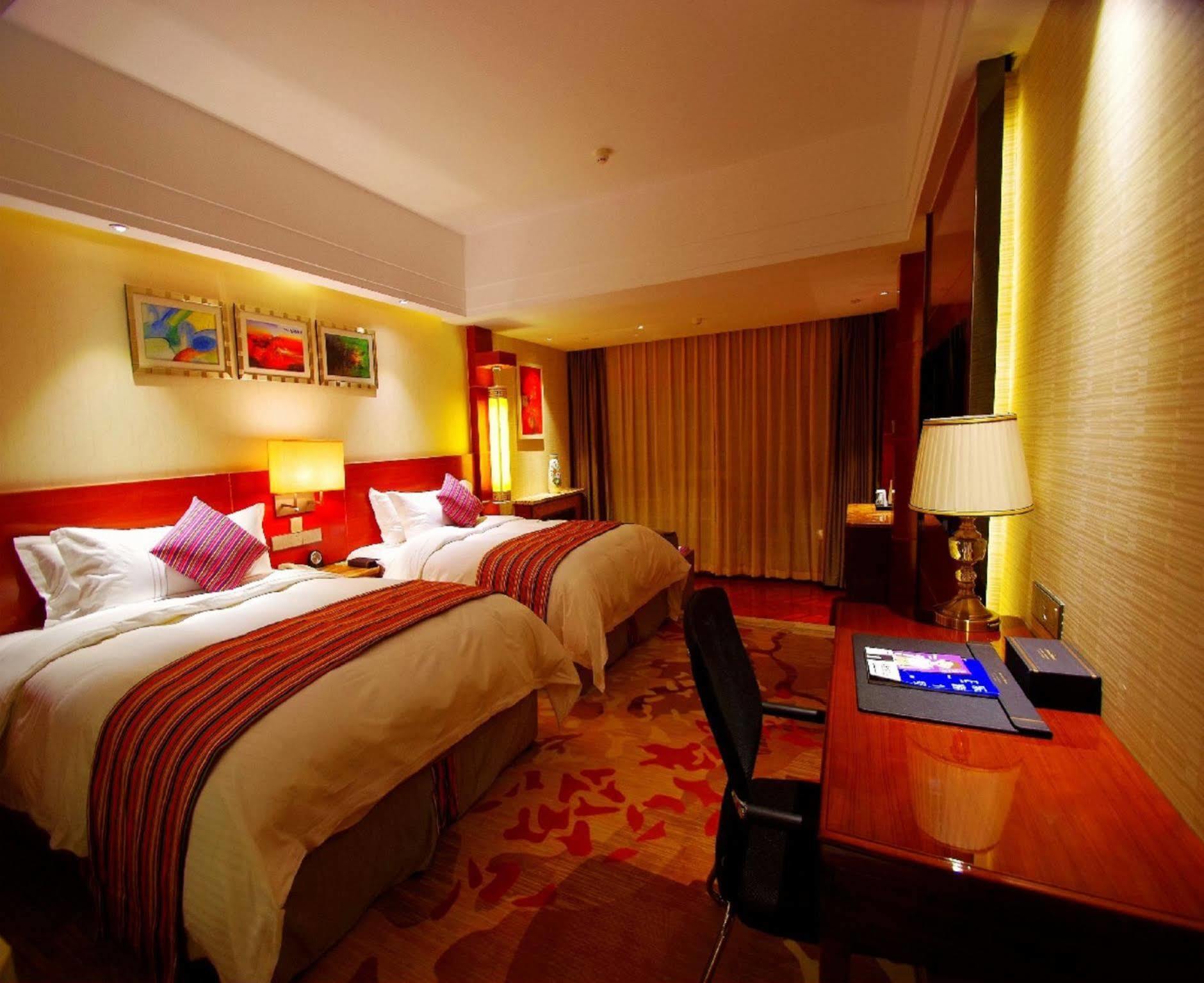 Howard Johnson Tian Yuan Jiuzhaigou Exterior photo